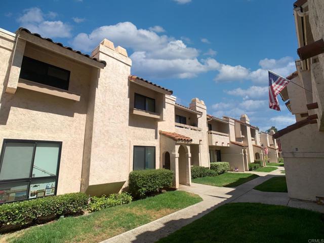 12553 Mapleview Street, Lakeside CA: https://media.crmls.org/mediaz/5a15b554-d49e-4b5e-a920-93c57d97a317.jpg