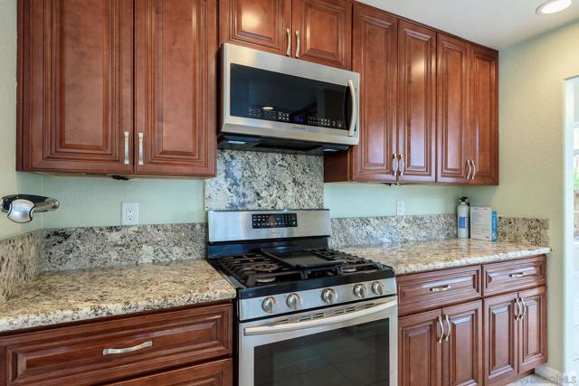 4515 Sculpture Court, Oceanside CA: https://media.crmls.org/mediaz/5a15fd15-4ff0-48f6-8f87-99234373baf5.jpg