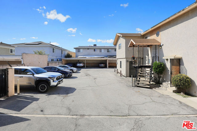 919 Carob Way, Montebello CA: https://media.crmls.org/mediaz/5a15ffbb-bd16-49f2-bb6c-ddf7e1e372a7.jpg