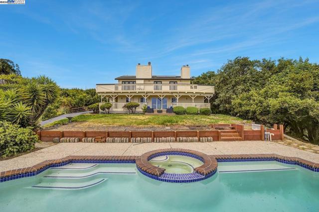 10705 Dublin Canyon Rd, Pleasanton CA: https://media.crmls.org/mediaz/5a162061-7f00-4eb6-86b1-d2cfcb1d356f.jpg