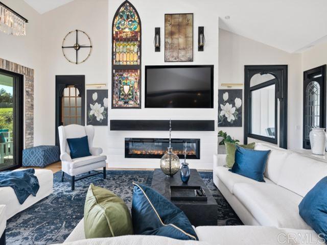 2255 Via Dulcea, Fallbrook CA: https://media.crmls.org/mediaz/5a174362-bfd6-407e-93df-525aa89f2fa6.jpg