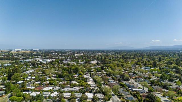 986 Loma Verde Avenue, Palo Alto CA: https://media.crmls.org/mediaz/5a17cbe2-0163-4bcf-a8a4-b6cfad1e4a9d.jpg