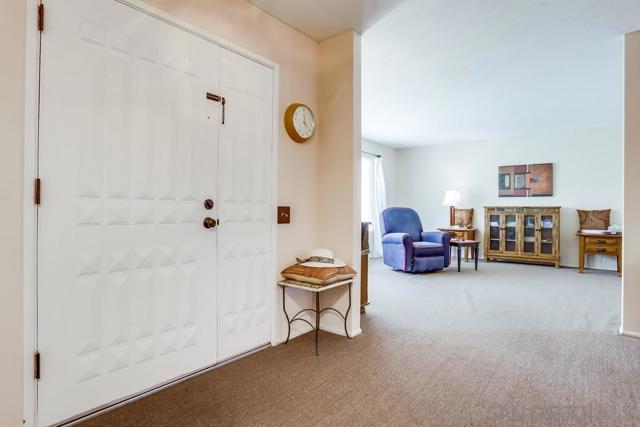 16555 Caminito Vecinos, San Diego CA: https://media.crmls.org/mediaz/5a183bf7-ba3f-490b-bef0-32d04cd820c5.jpg