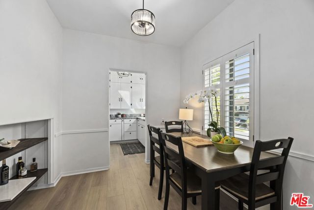 1517 Glendon Avenue, Los Angeles CA: https://media.crmls.org/mediaz/5a18a117-dfc2-44f3-a65b-0687df25cea1.jpg