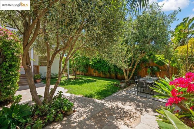 1420 Stannage Ave, Berkeley CA: https://media.crmls.org/mediaz/5a18a931-71d1-453c-9167-deffd82ffe34.jpg