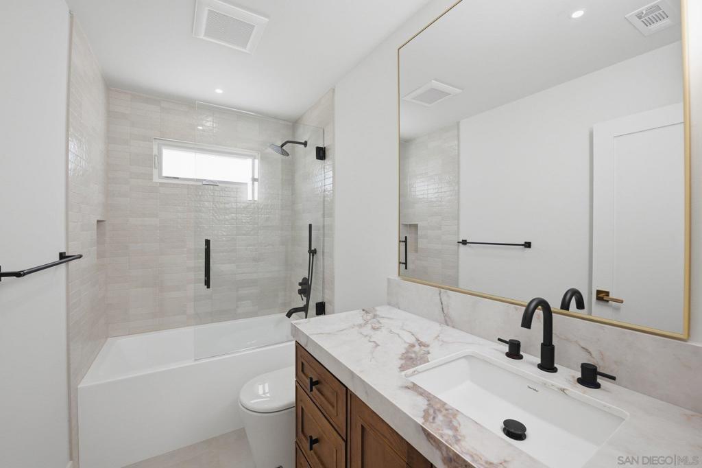 3080 Lloyd - photo 18