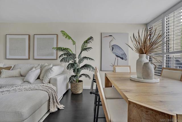 675 S Sierra Ave, Solana Beach CA: https://media.crmls.org/mediaz/5a18cc76-bb86-43b4-a5e5-c11f2181134a.jpg