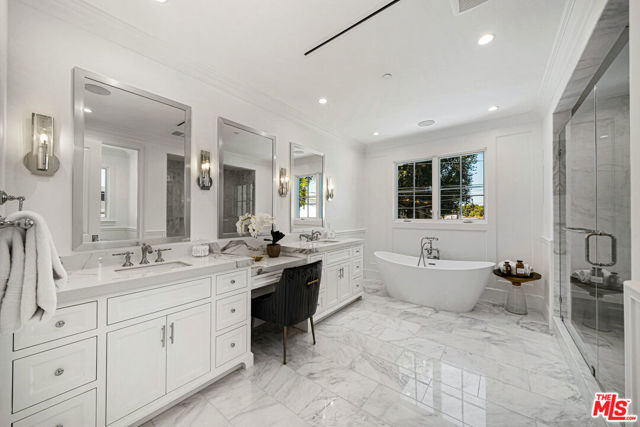 813 N Spaulding Avenue, Los Angeles CA: https://media.crmls.org/mediaz/5a18e755-c111-48ce-b625-45d1c5eacca9.jpg