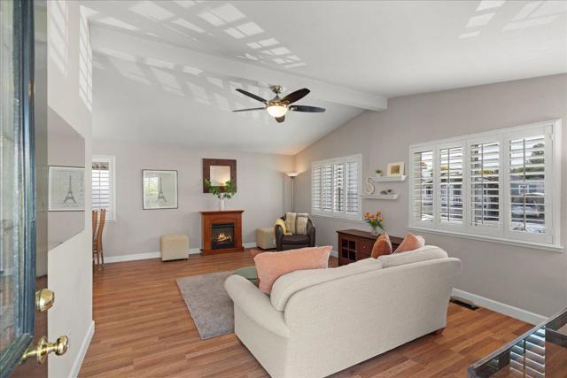 501 Moorpark Way, Mountain View CA: https://media.crmls.org/mediaz/5a18eca9-e303-4930-bd77-59bc21b58505.jpg