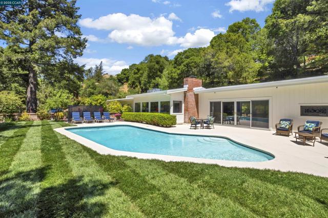 18 Van Tassel Ln, Orinda CA: https://media.crmls.org/mediaz/5a191cbc-0367-4780-ae87-550a0e8bc6a3.jpg