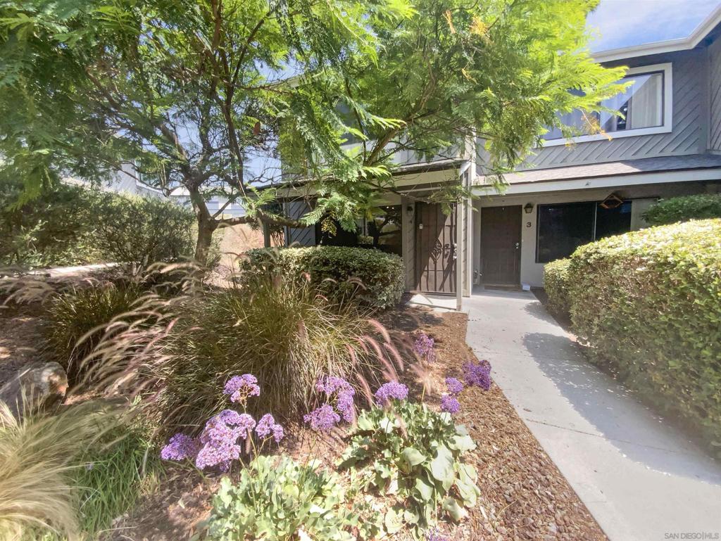 5661 Lake Park Way #4