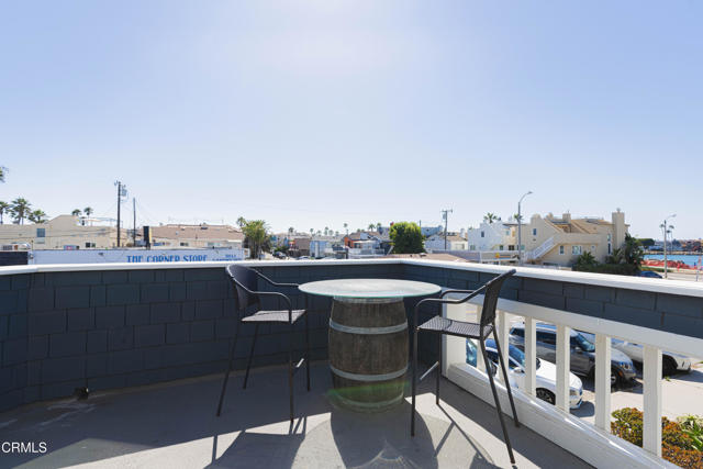 2516 Roosevelt Boulevard, Oxnard CA: https://media.crmls.org/mediaz/5a193420-000a-4c00-a2ad-50854aac9370.jpg