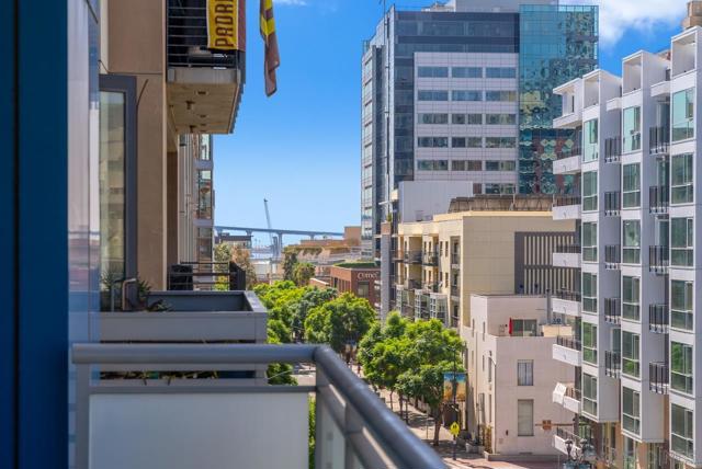 527 10Th Ave, San Diego, California 92101, 1 Bedroom Bedrooms, ,2 BathroomsBathrooms,Condominium,For Sale,10Th Ave,240021967SD