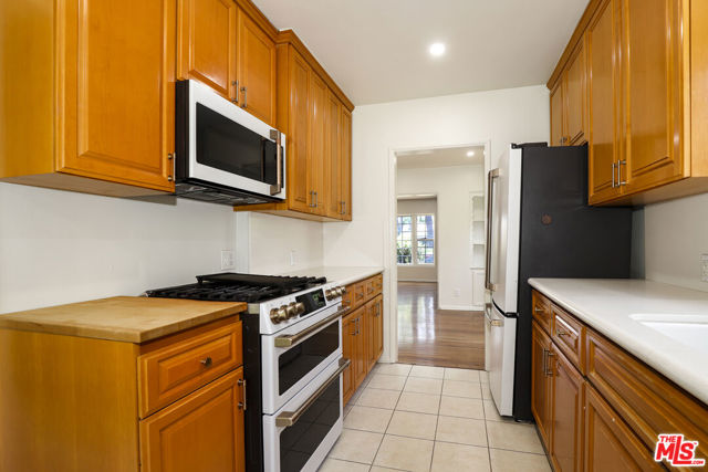 248 N Canyon Boulevard, Monrovia CA: https://media.crmls.org/mediaz/5a199a01-d027-4549-8337-f952f5217b50.jpg