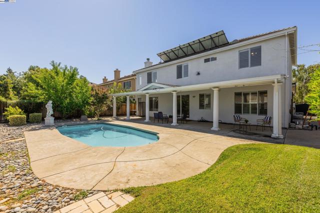 261 Kelley Mist Ct, Tracy CA: https://media.crmls.org/mediaz/5a19ada1-cde0-4d22-ba89-5d14ef04c4a4.jpg