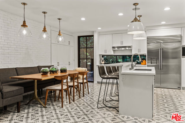 3159 Thatcher Avenue, Marina del Rey CA: https://media.crmls.org/mediaz/5a1adfd9-a78c-4914-993a-269c5fc26376.jpg