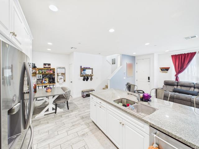 1922 Corte Zafiro, Chula Vista CA: https://media.crmls.org/mediaz/5a1aed53-edf4-456c-95c8-5020a8ea49f0.jpg