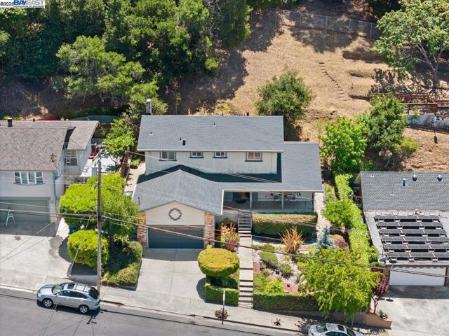 3457 Hackamore Dr, Hayward CA: https://media.crmls.org/mediaz/5a1b2a22-c2d1-48bf-98a1-257efa45e397.jpg
