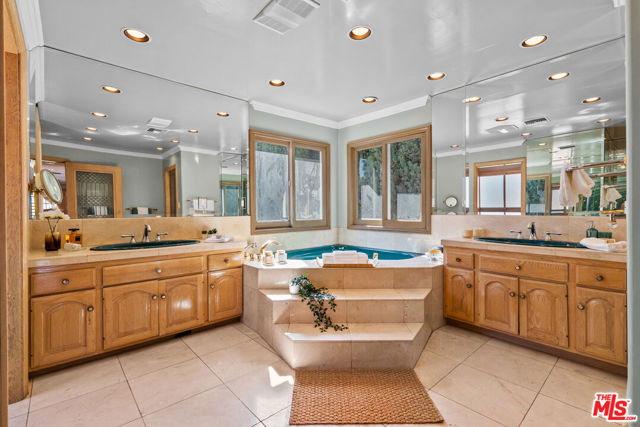 2103 N Hobart Boulevard, Los Angeles CA: https://media.crmls.org/mediaz/5a1b2b07-94d4-4667-9a59-7ce2c9808937.jpg