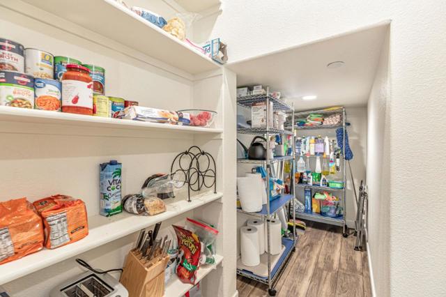 1300 Qualteri Way, Gilroy CA: https://media.crmls.org/mediaz/5a1ba5f7-834b-48a2-9b14-70e6d9c0bcab.jpg
