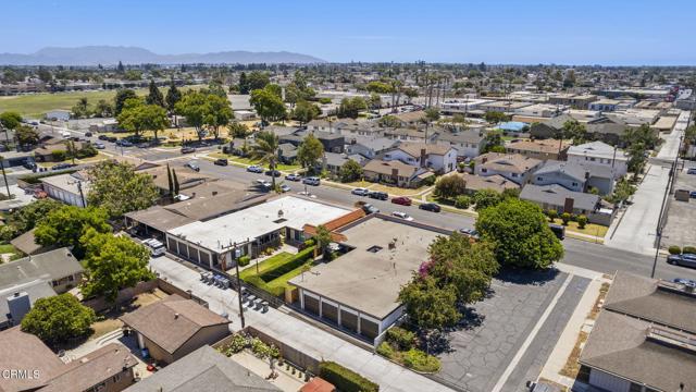 1401 Glenwood Drive, Oxnard CA: https://media.crmls.org/mediaz/5a1c2b4d-68b3-4e0a-8ec3-c73597858188.jpg