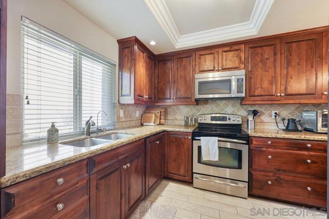 17706 Villamoura Dr, Poway CA: https://media.crmls.org/mediaz/5a1c6d10-5bec-4b87-83e5-e2bcc1e76dbf.jpg