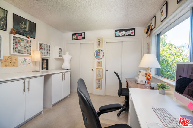 2870 Angelo Drive, Los Angeles CA: https://media.crmls.org/mediaz/5a1cf38d-ce29-4814-bfd8-7e03e2bc8eb1.jpg