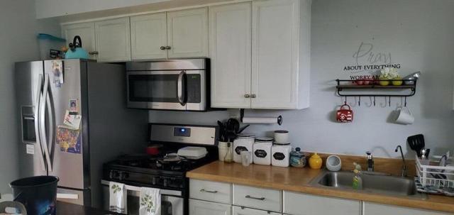 7521 Chestnut Street, Gilroy CA: https://media.crmls.org/mediaz/5a1d540d-c4a1-472c-87a5-7b520a282ee5.jpg