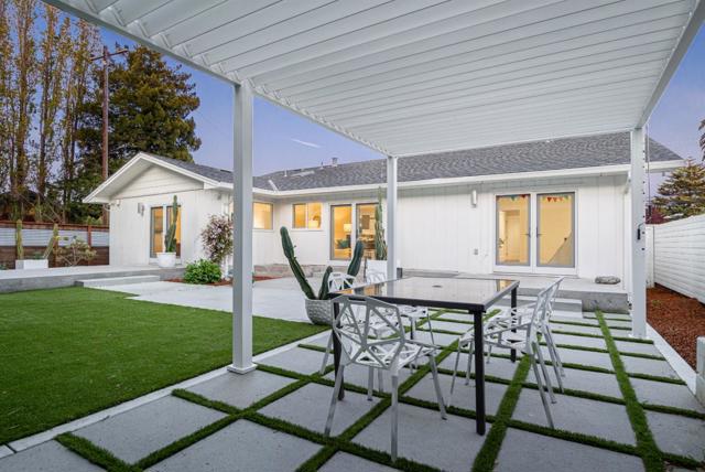 518 King Street, Santa Cruz CA: https://media.crmls.org/mediaz/5a1d6640-ea75-43ac-99cb-b8ab9e0b09ce.jpg