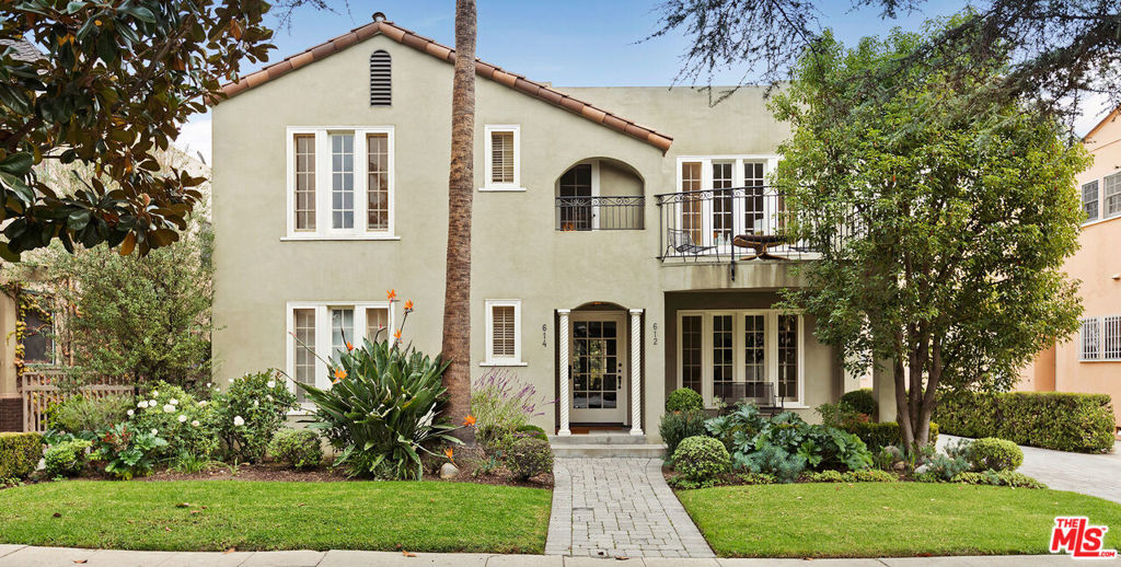 614 N Beachwood Drive