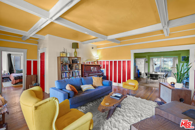 656 Parkman Avenue, Los Angeles CA: https://media.crmls.org/mediaz/5a1e8912-20d5-428d-aea8-27ae3cea6cf2.jpg