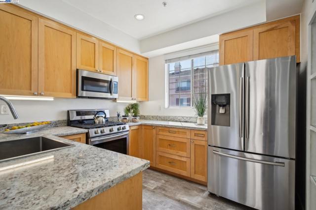 385 Montecito Way, Milpitas CA: https://media.crmls.org/mediaz/5a1ea186-c9db-408b-bcdc-7ca2092d198f.jpg