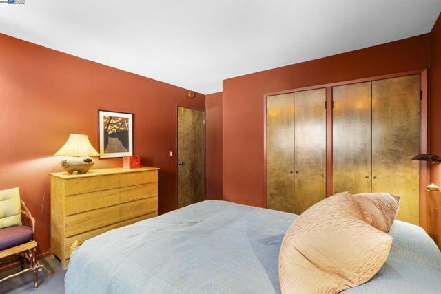 3 Abbott Way, Piedmont CA: https://media.crmls.org/mediaz/5a1ec6d0-9332-4312-8b7a-4c5e1682107d.jpg
