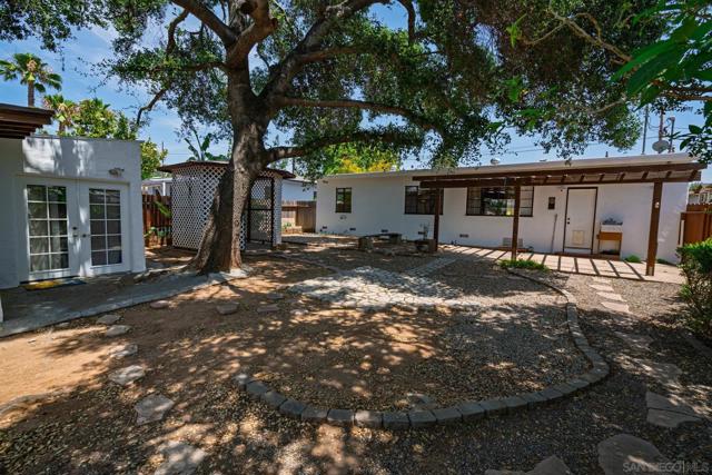 228 E 15th Ave, Escondido CA: https://media.crmls.org/mediaz/5a1f2e6a-9852-4398-8698-353f704c007a.jpg