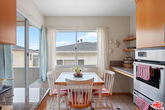 1114 23rd Street, Santa Monica CA: https://media.crmls.org/mediaz/5a1fdd71-6946-4a4d-a76a-1897b80a4a1e.jpg