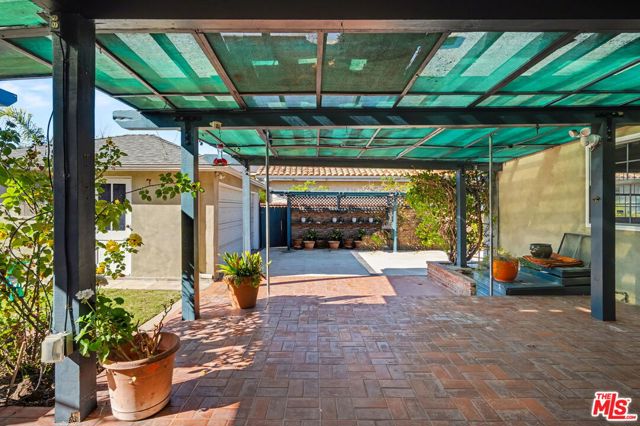 1314 Palms Boulevard, Venice CA: https://media.crmls.org/mediaz/5a1fe8e1-166c-42e8-9c51-9fc986a3781e.jpg