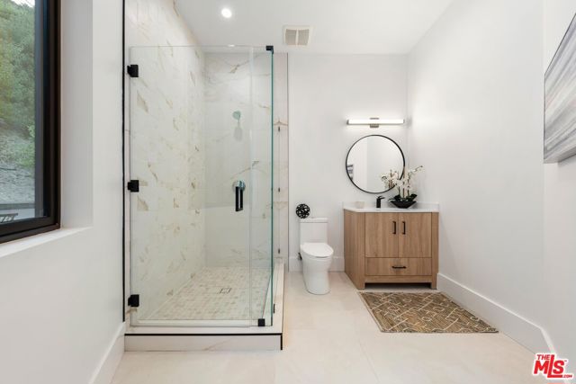 4637 Dunas Lane, Tarzana CA: https://media.crmls.org/mediaz/5a20909d-82f5-471f-8256-9bde10f03123.jpg