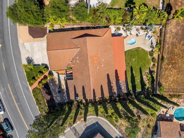 17109 Cloudcroft Dr, Poway CA: https://media.crmls.org/mediaz/5a209a66-cc97-4a19-8239-941848dc7d0f.jpg