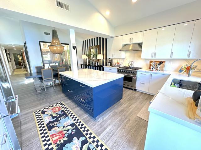 107 Tanglewood Trail, Palm Desert CA: https://media.crmls.org/mediaz/5a20ae26-2751-4391-b2a7-dd1f272af172.jpg