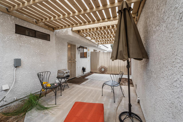 34324 Laura Way, Rancho Mirage CA: https://media.crmls.org/mediaz/5a20dbae-e6d2-4a27-b27c-f225bdfbc009.jpg