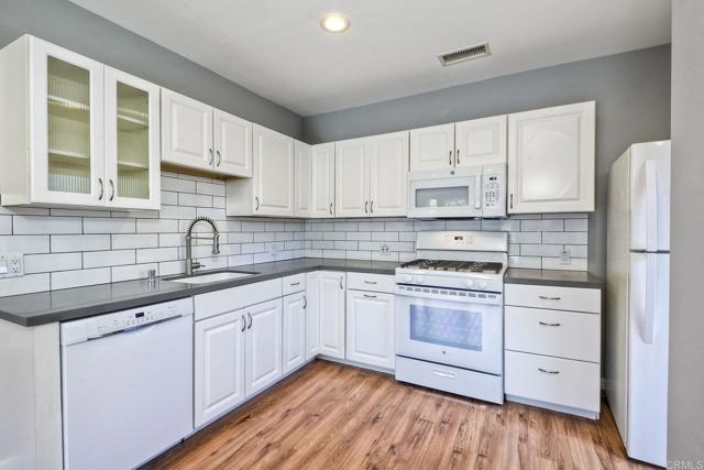 Detail Gallery Image 14 of 20 For 2241 California St, Oceanside,  CA 92054 - 4 Beds | 4/1 Baths