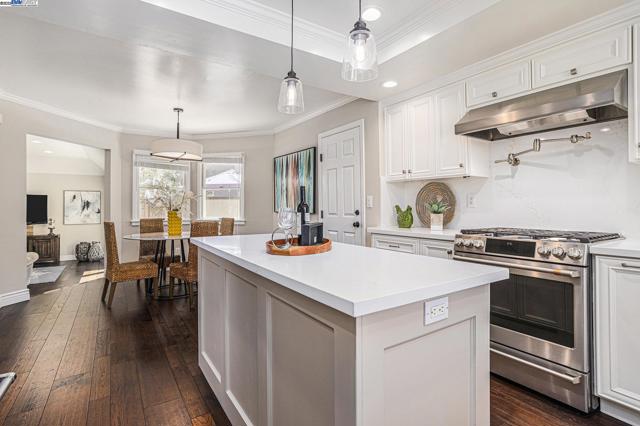 3868 Orion Ct, Pleasanton CA: https://media.crmls.org/mediaz/5a215f0f-13ed-4967-b723-2db16f857b45.jpg