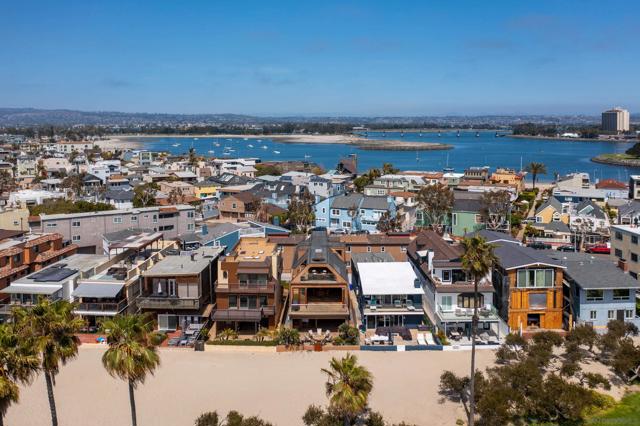 Image 4 of 52 For 2617 Ocean Front Walk