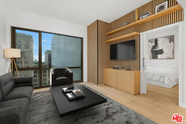 400 S Broadway, Los Angeles CA: https://media.crmls.org/mediaz/5a229054-f744-4385-bba0-ac5d5066c52a.jpg