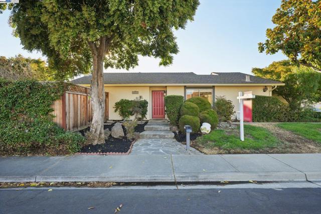 33177 Quail Drive, Union City CA: https://media.crmls.org/mediaz/5a23f2d3-8569-4101-af41-8f81a24c095d.jpg