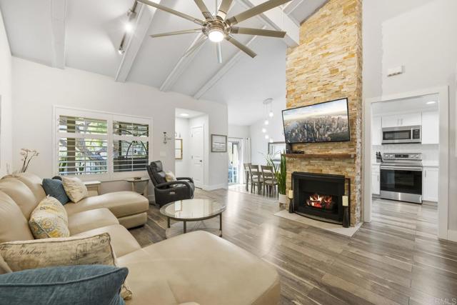 Detail Gallery Image 1 of 31 For 2352 Altisma Way #13,  Carlsbad,  CA 92009 - 2 Beds | 2 Baths
