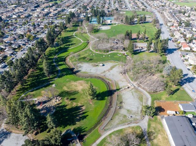 8421 Wayland Lane, Gilroy CA: https://media.crmls.org/mediaz/5a241fd0-c7ac-4d97-a23c-c4cd9228bbd7.jpg