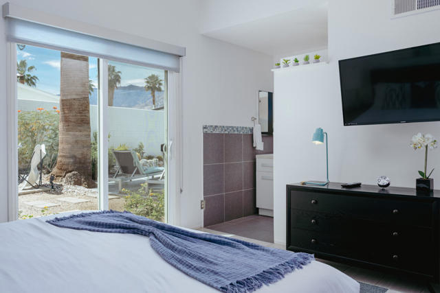 913 Arroyo Vista Drive, Palm Springs, CA 92264