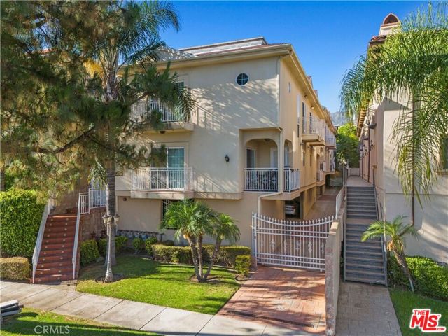 2315 Mira Vista Avenue, Montrose CA: https://media.crmls.org/mediaz/5a24454c-257c-4594-aa1e-2449083709be.jpg