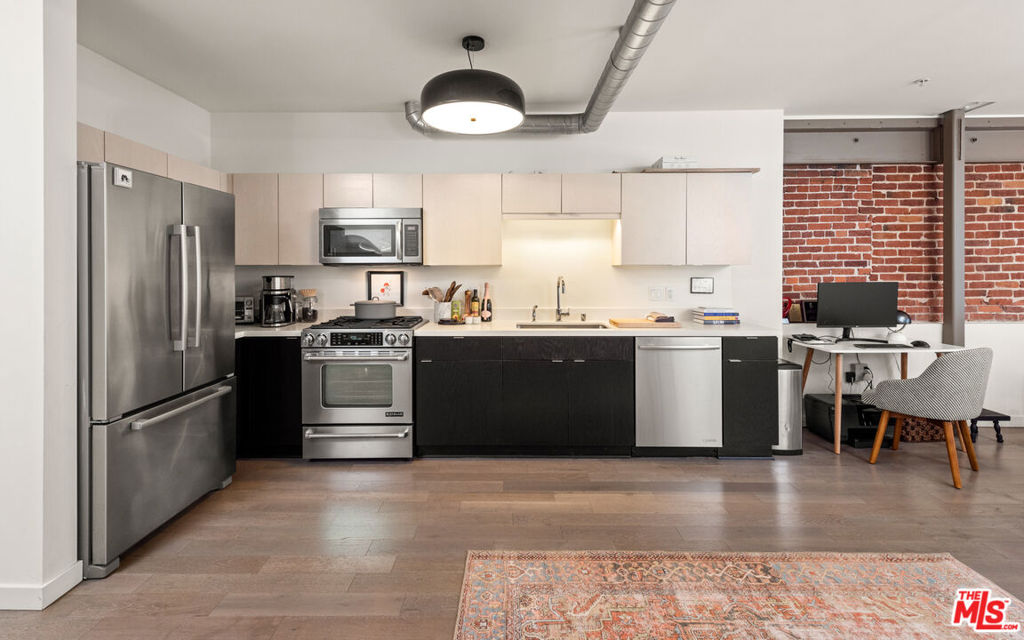 527 Molino Street 201